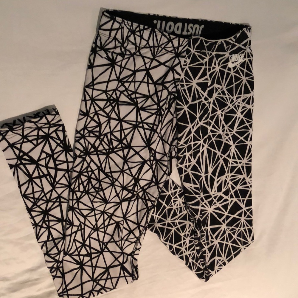 Nike black and white printed leggings